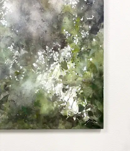 In the morning, the leaves rustle in the sunlight